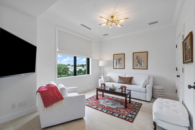 150 Bradley Place 203, Palm Beach, FL 33480