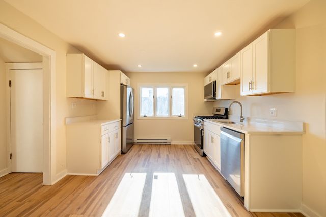 365 Whiting Avenue 3, Dedham, MA 02026