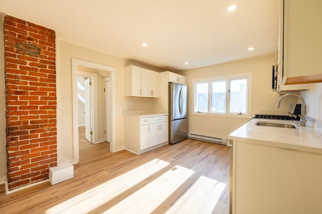 365 Whiting Avenue 3, Dedham, MA 02026
