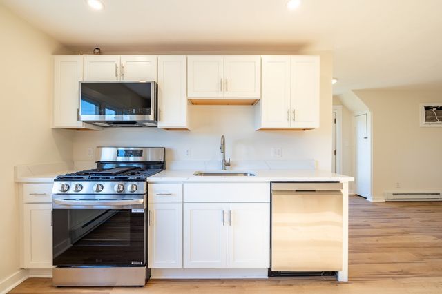 365 Whiting Avenue 3, Dedham, MA 02026
