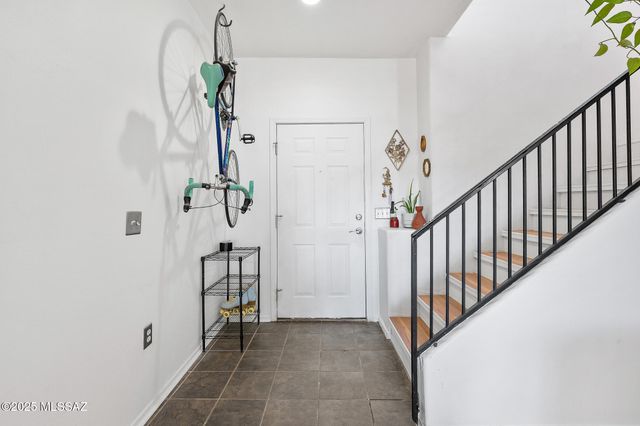 2081 W Cadbury Court, Tucson, AZ 85713