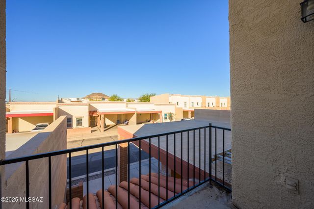 2081 W Cadbury Court, Tucson, AZ 85713