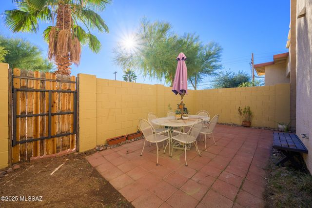 2081 W Cadbury Court, Tucson, AZ 85713