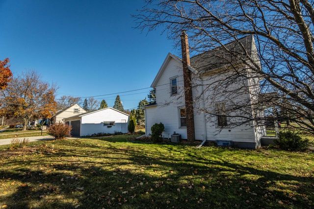 824 Park AVENUE, West Bend, WI 53090