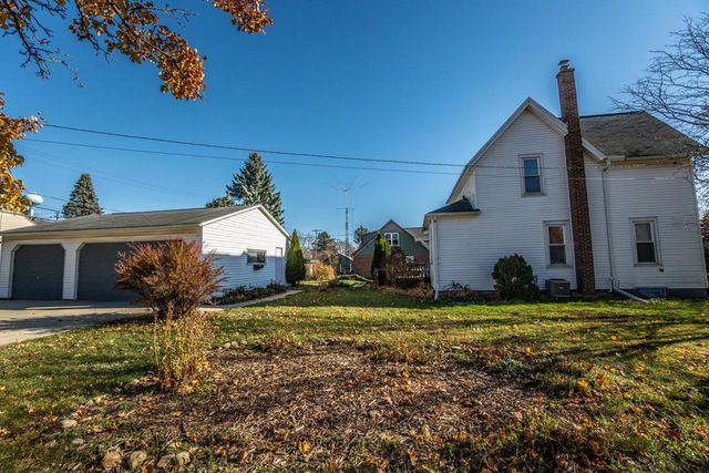 824 Park AVENUE, West Bend, WI 53090