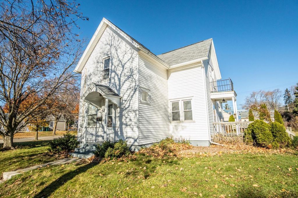 824 Park AVENUE, West Bend, WI 53090