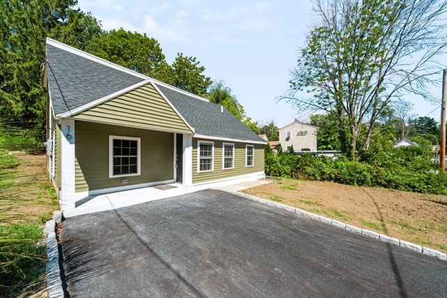 16 Winter Pl, Winchendon, MA 01475