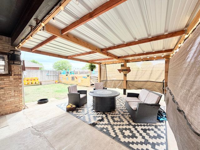 2117 93rd Place, Lubbock, TX 79423