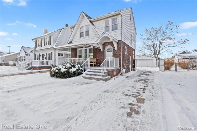 424 2nd Street, Wyandotte, MI 48192