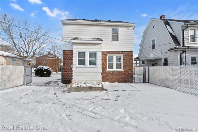 424 2nd Street, Wyandotte, MI 48192