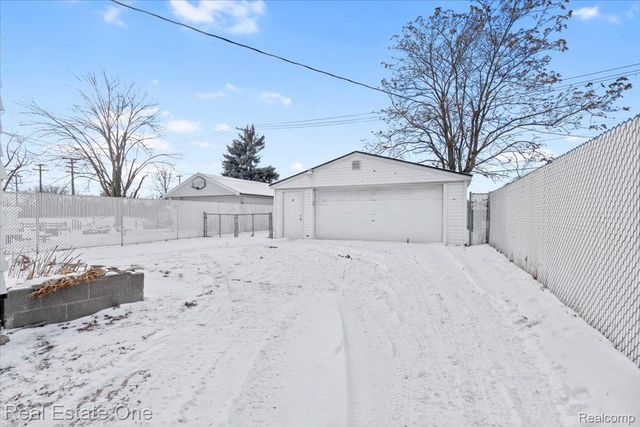 424 2nd Street, Wyandotte, MI 48192