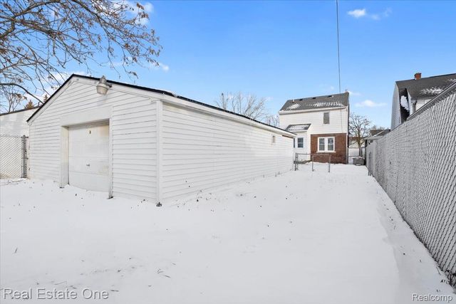 424 2nd Street, Wyandotte, MI 48192