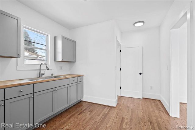 424 2nd Street, Wyandotte, MI 48192