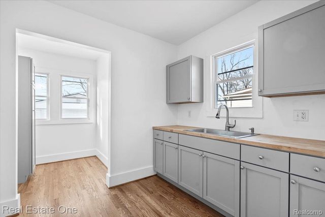 424 2nd Street, Wyandotte, MI 48192