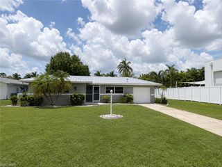 912 Dolphin DR, Cape Coral, FL 33904