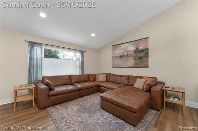 1203 Eason, Waterford, MI 48328