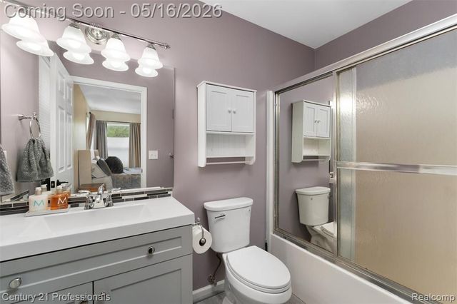 1203 Eason, Waterford, MI 48328