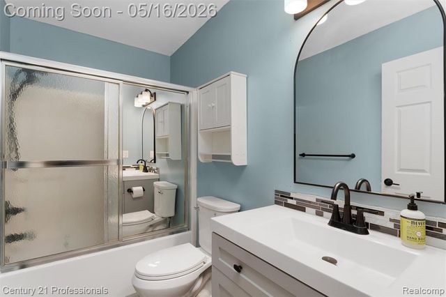 1203 Eason, Waterford, MI 48328