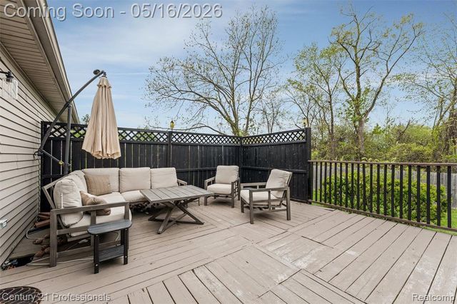 1203 Eason, Waterford, MI 48328