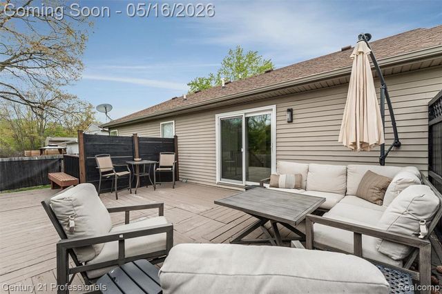 1203 Eason, Waterford, MI 48328