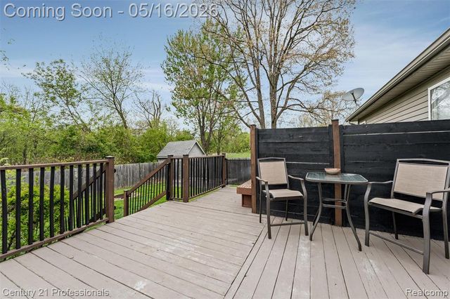 1203 Eason, Waterford, MI 48328