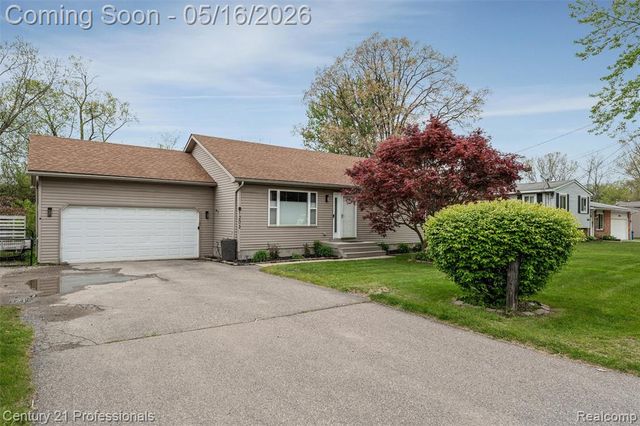 1203 Eason, Waterford, MI 48328
