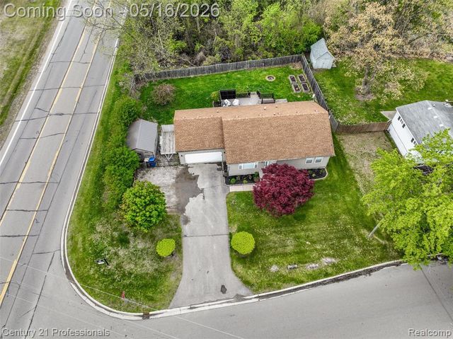 1203 Eason, Waterford, MI 48328