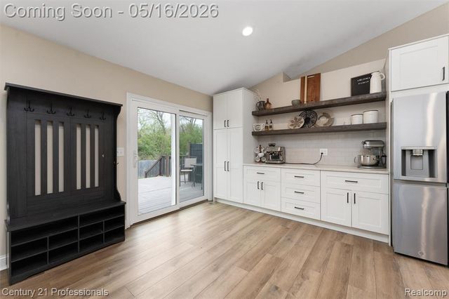 1203 Eason, Waterford, MI 48328