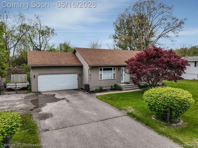 1203 Eason, Waterford, MI 48328