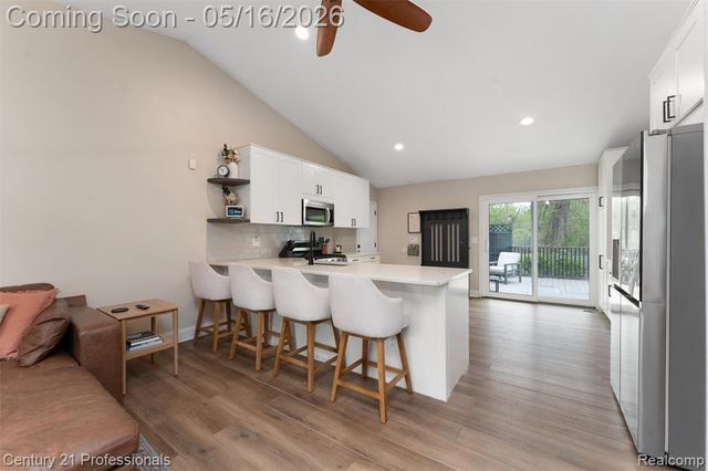 1203 Eason, Waterford, MI 48328
