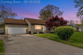 1203 Eason, Waterford, MI 48328
