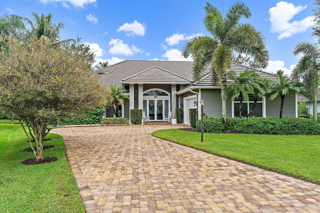 18647 SE Lakeside Way, Tequesta, FL 33469