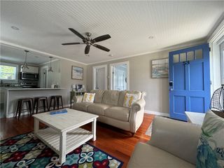 53 Center Avenue, Middletown, RI 02842
