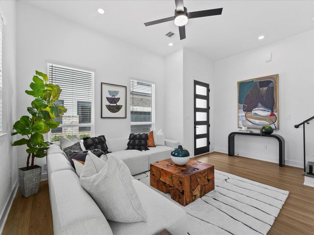 2582 W Tidwell Road, Houston, TX 77091