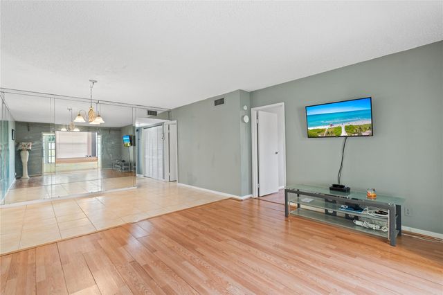 1 Abbey Lane 201, Delray Beach, FL 33446