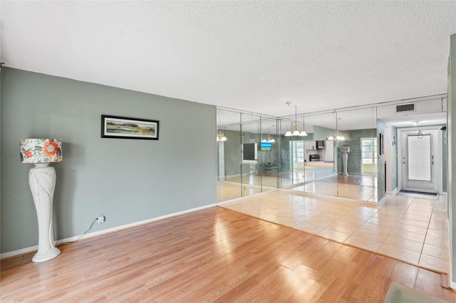 1 Abbey Lane 201, Delray Beach, FL 33446