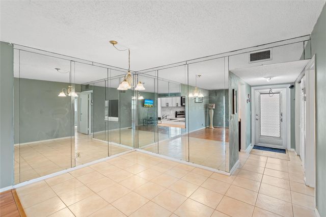 1 Abbey Lane 201, Delray Beach, FL 33446