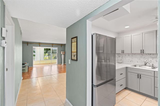 1 Abbey Lane 201, Delray Beach, FL 33446