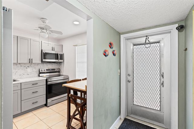 1 Abbey Lane 201, Delray Beach, FL 33446