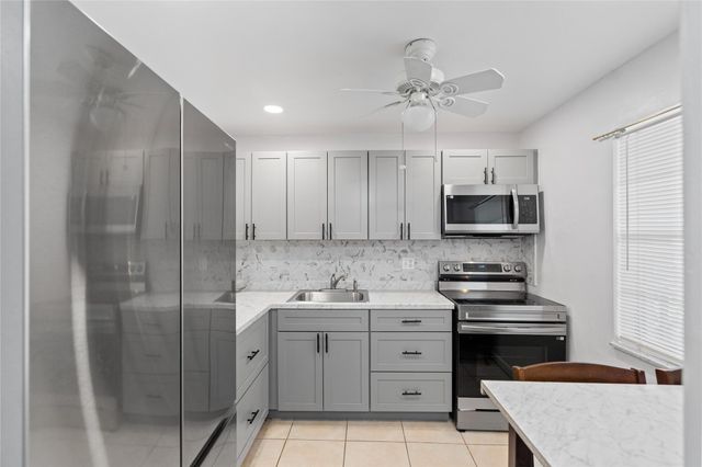 1 Abbey Lane 201, Delray Beach, FL 33446