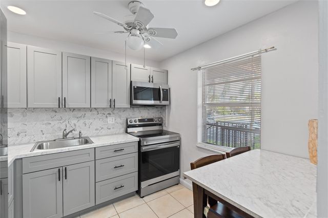 1 Abbey Lane 201, Delray Beach, FL 33446