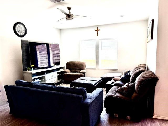 2827 Magnolia Blossom Ln, Rosenberg, TX 77469