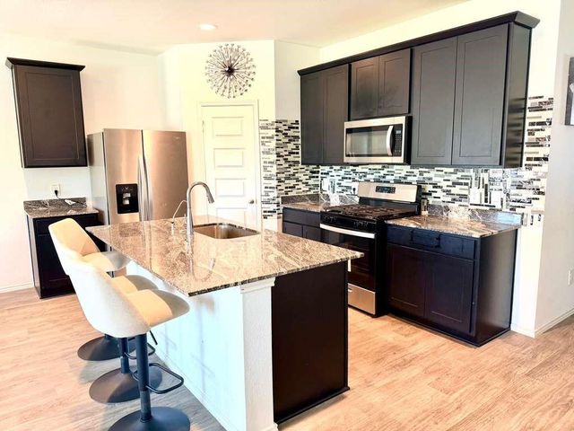 2827 Magnolia Blossom Ln, Rosenberg, TX 77469