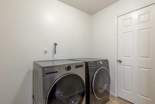 10828 McMichael Lane SW, Albuquerque, NM 87121