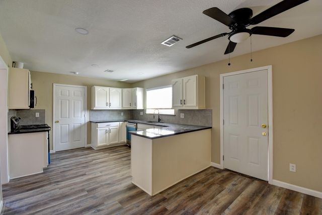 3611 Cedar Street, Damon, TX 77430