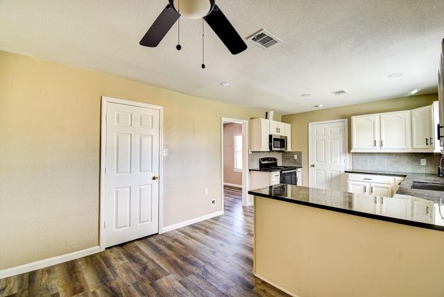 3611 Cedar Street, Damon, TX 77430