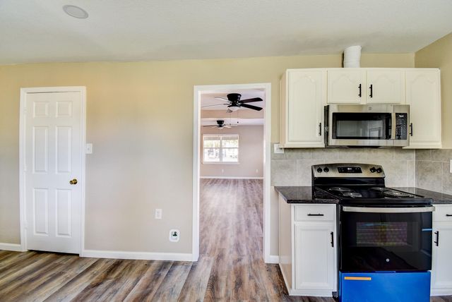 3611 Cedar Street, Damon, TX 77430