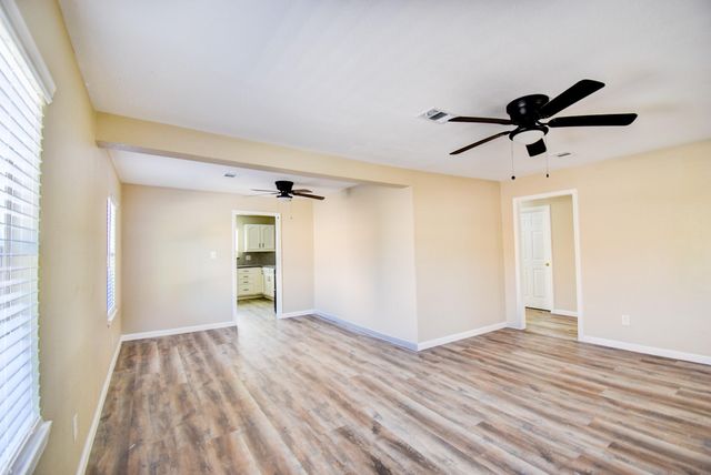 3611 Cedar Street, Damon, TX 77430