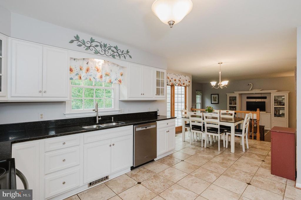 Image 13 of property listing at 922 DELRAY DR, Forest Hill, MD 21050