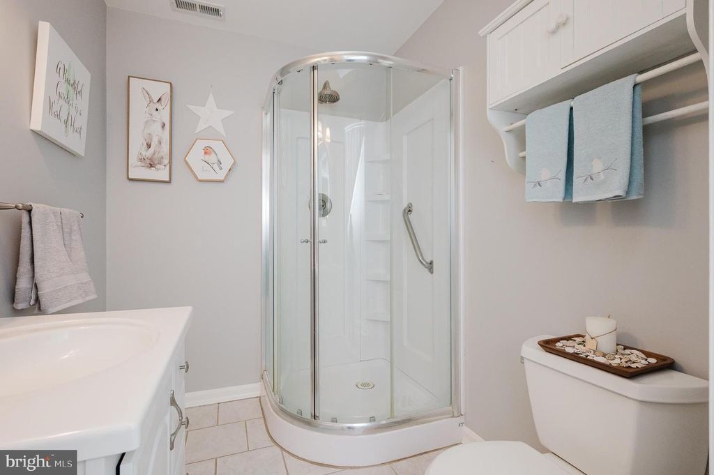 Image 6 of property listing at 922 DELRAY DR, Forest Hill, MD 21050